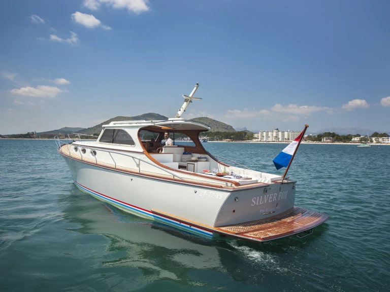 Hinckley Talaria  charter bareboat or captained in  Port d'Alcudia