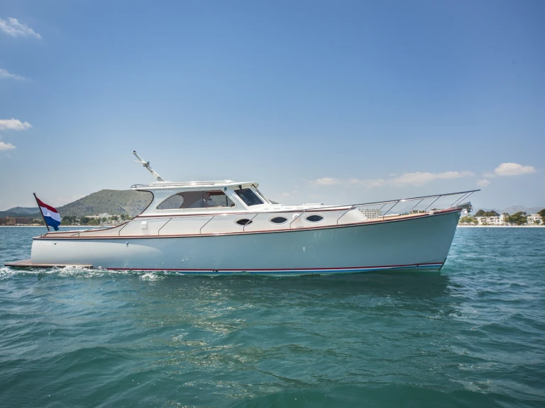 Hinckley Talaria  in Port d'Alcudia on SamBoat