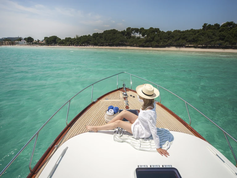 Rent a Hinckley Talaria  Port d'Alcudia