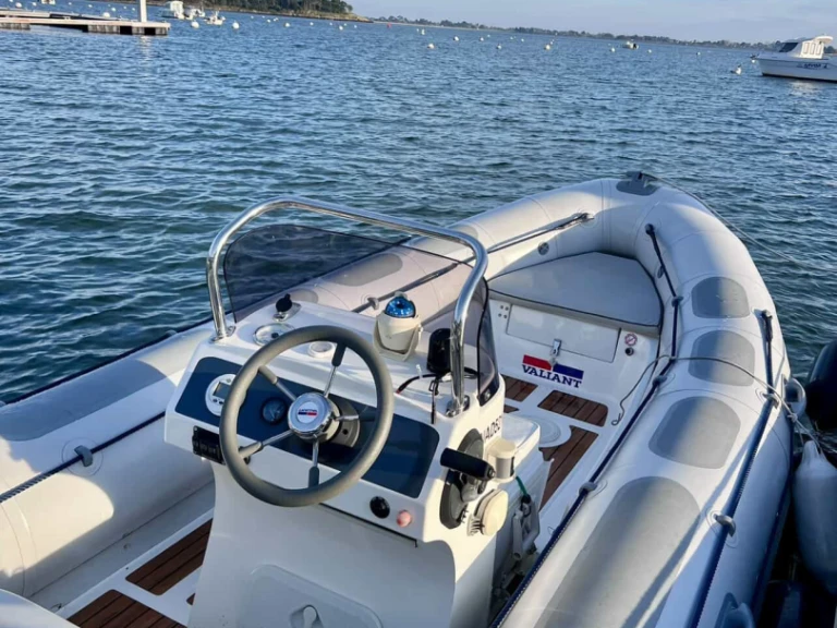 Yacht charter Vannes cheap V-520
