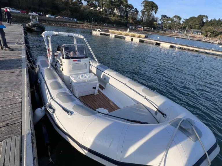 RIB rental in Vannes - Valiant V-520