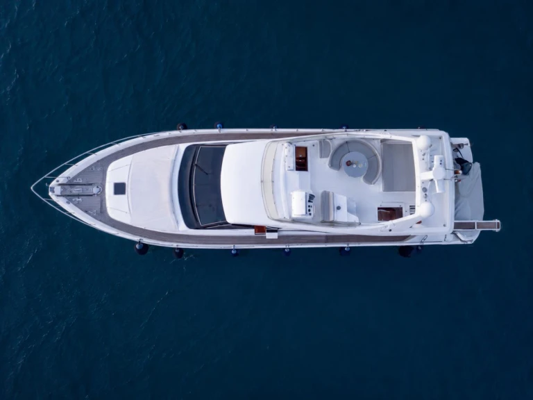 Boat rental Ferretti Ferretti 680 in Castellammare di Stabia on Samboat