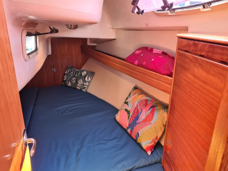 Boat rental Bavaria Bavaria 30 Cruiser in Port Pin Rolland on Samboat