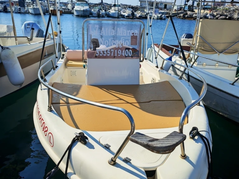 Boat rental Sharko 550 in San Foca Marina on Samboat