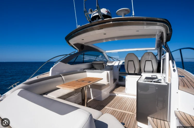 Boat rental Princess Princess V40 in Port de Sitges Aiguadolç on Samboat