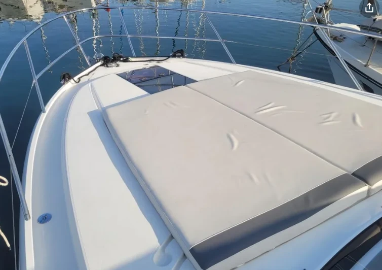Bareboat Rental Motorboat Princess with a boat licence