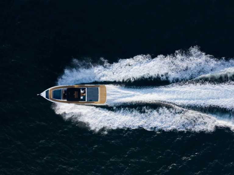 Bareboat Rental Motorboat Deantonio with a boat licence