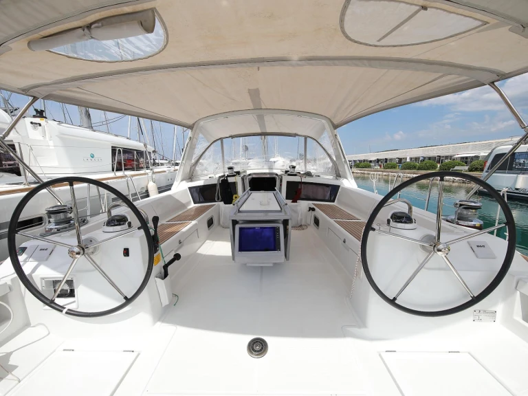 Sailboat rental in Puerto Banús - Bénéteau Oceanis 48