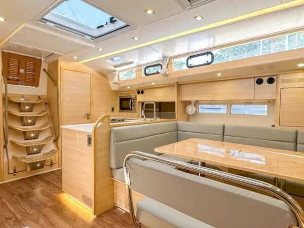 Rent a Delta Yacht Delta 465 Paraty