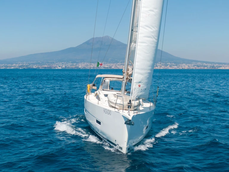 Sailboat for rent Castellammare di Stabia at the best price