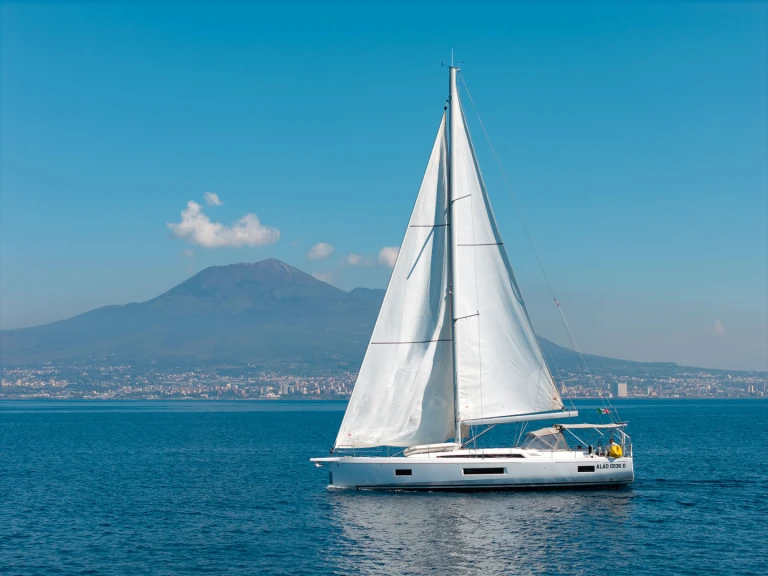Sailboat for rent Castellammare di Stabia at the best price
