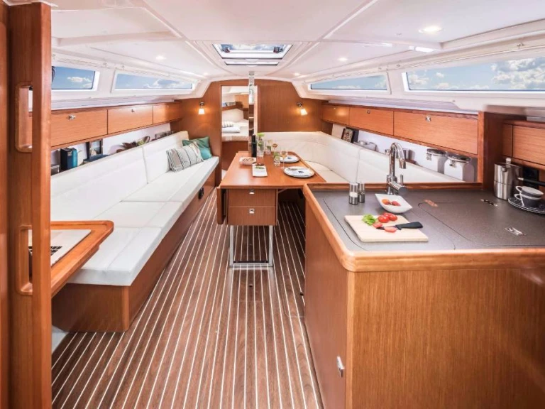 Rent a Bavaria Cruiser 34 Lefkáda