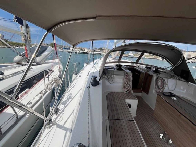 Sailboat for rent Gouvia at the best price