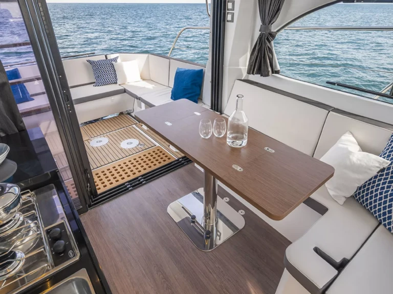 Motorboat rental with or without captain Bénéteau Mahé