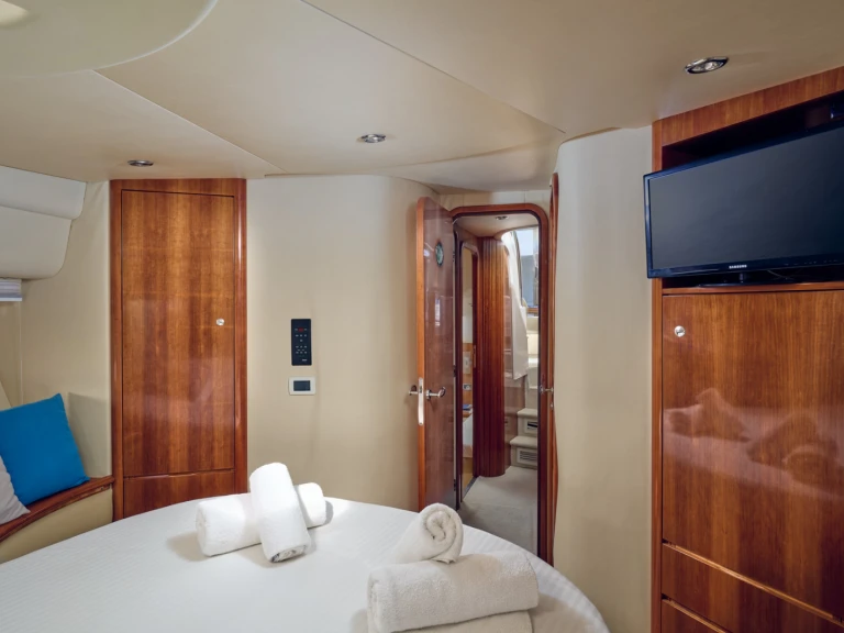 Yacht charter Loutraki-Agioi Theodoroi cheap princess 40