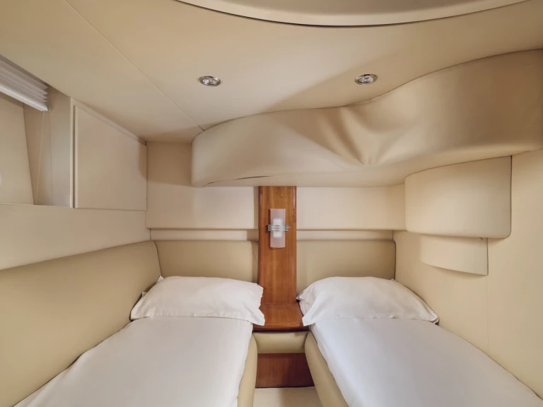 Luxury Yacht rental in Loutraki-Agioi Theodoroi - Princess princess 40