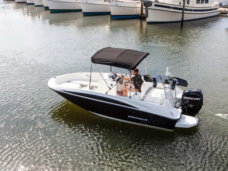 Motorboat rental with or without captain Bayliner Club Nautico S'Estanyol