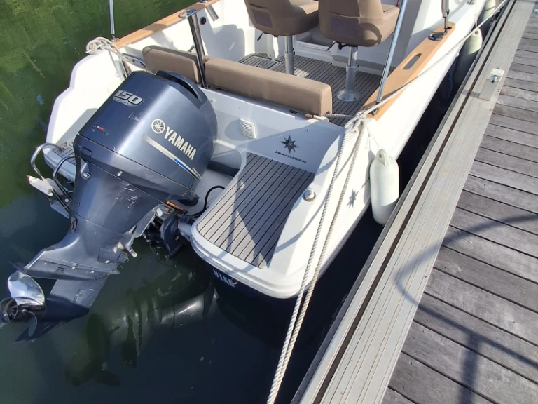 Motorboat for rent Auray at the best price