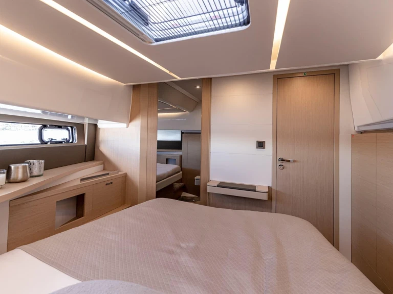 Luxury Yacht rental in Juan-les-Pins - Jeanneau DB/37