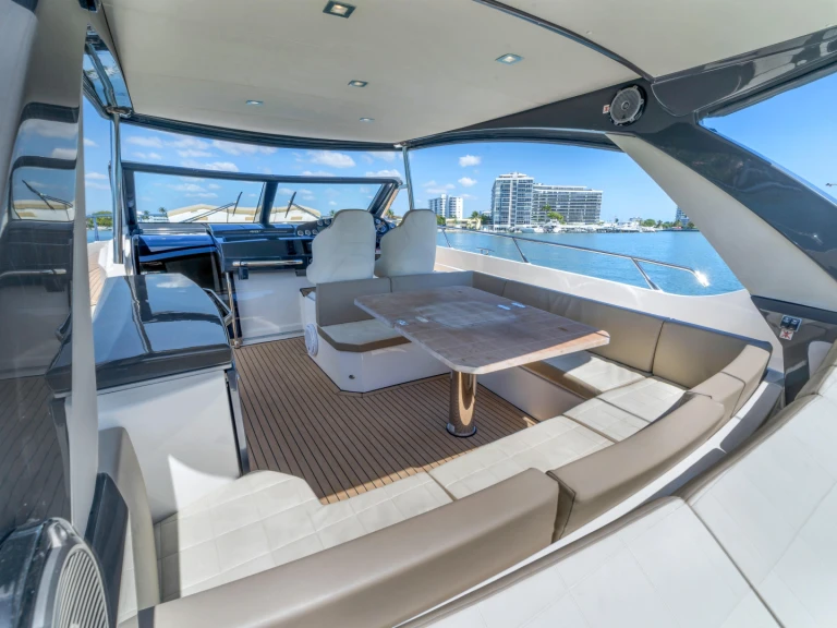 Absolute Yachts absolute 40 in Juan-les-Pins on SamBoat
