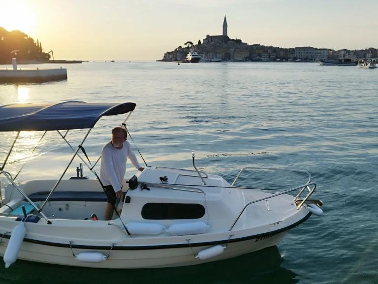 Bareboat Rental Motorboat Sportmare with a boat licence