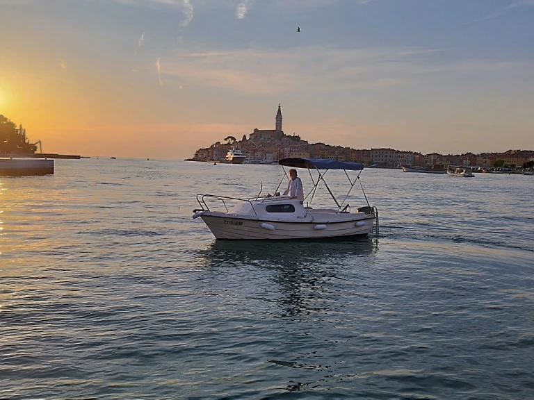 Motorboat for rent Rovinj at the best price