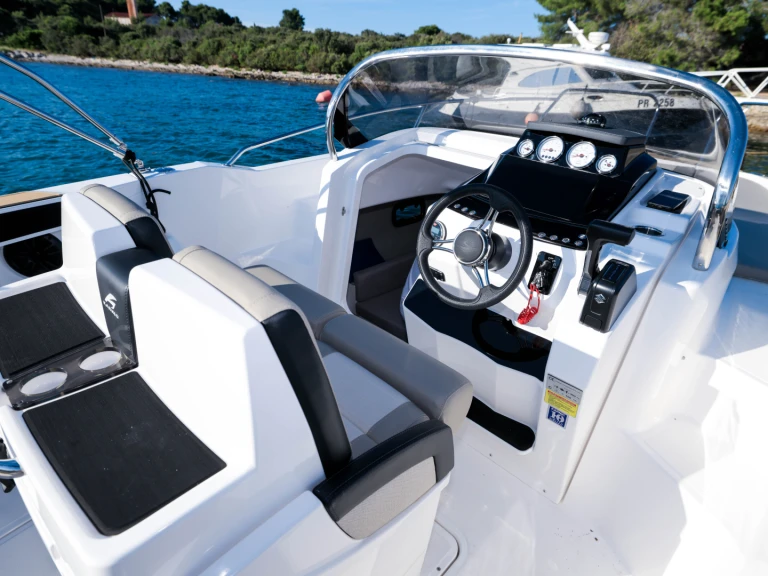 Boat rental Karnic 692 sl in Ugljan on Samboat