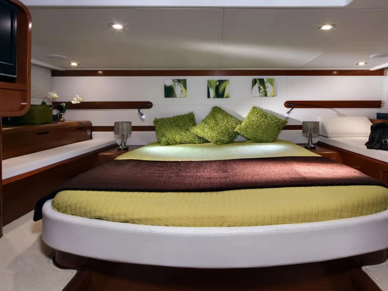 Luxury Yacht rental with or without captain Bénéteau Juan-les-Pins