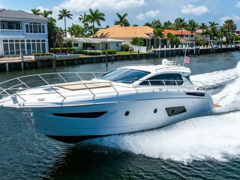 Luxury Yacht rental in Juan-les-Pins - Azimut Atlantis 50