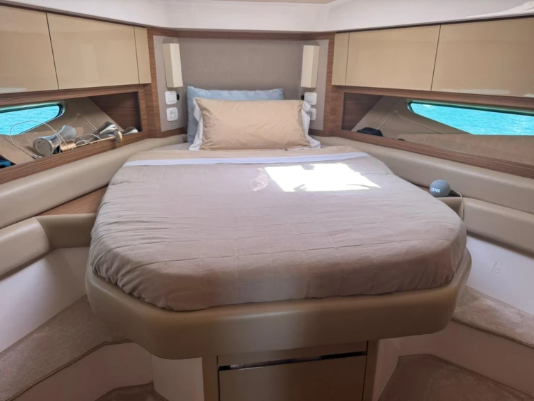 Luxury Yacht rental with or without captain Azimut Juan-les-Pins