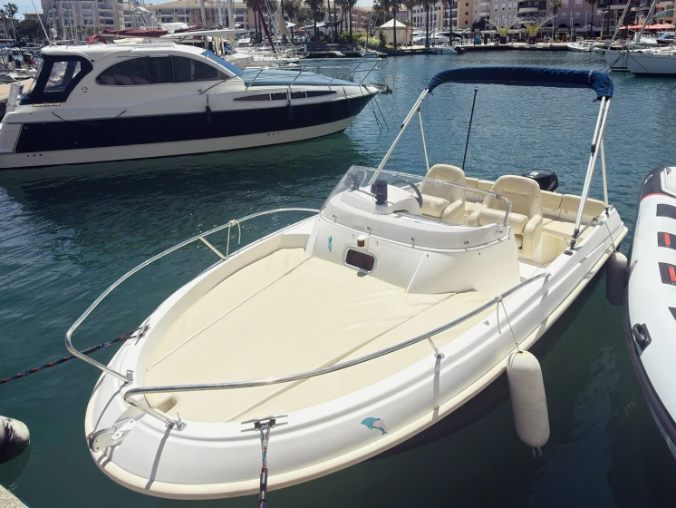 Motorboat for rent Port Fréjus at the best price