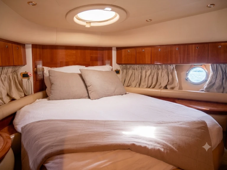 Boat rental Azimut Azimut 55 Fly in Juan-les-Pins on Samboat