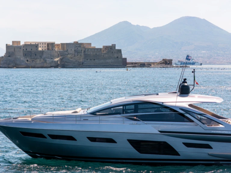 Luxury Yacht rental in Naples - Pershing 7x