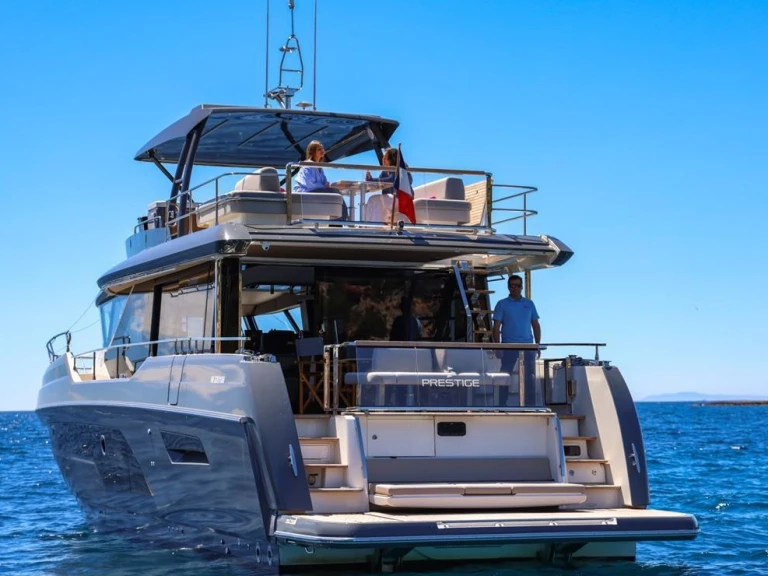 Luxury Yacht rental with or without captain Prestige Yachts Juan-les-Pins
