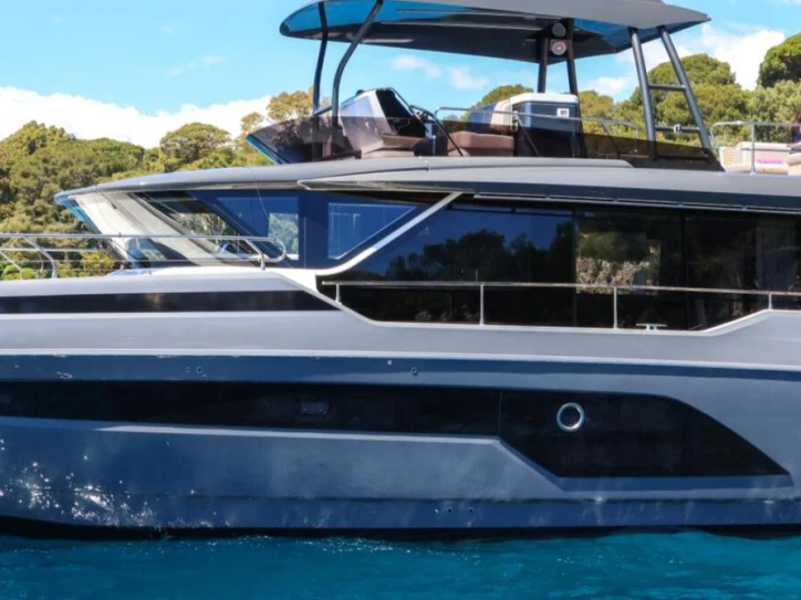 Luxury Yacht for rent Juan-les-Pins at the best price
