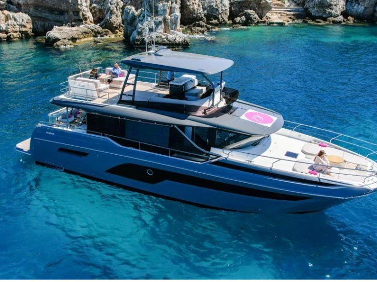 Prestige Yachts prestige X60 in Juan-les-Pins on SamBoat