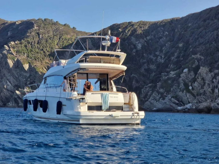 Boat rental Prestige Yachts prestige 500 fly in Golfe-Juan on Samboat