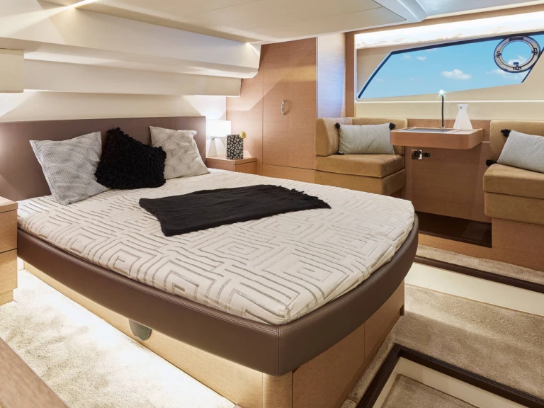Luxury Yacht rental with or without captain Prestige Yachts Golfe-Juan