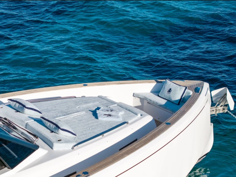 Motorboat for rent France at the best price