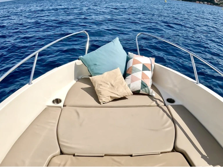 Bareboat Rental Motorboat Quicksilver with a boat licence