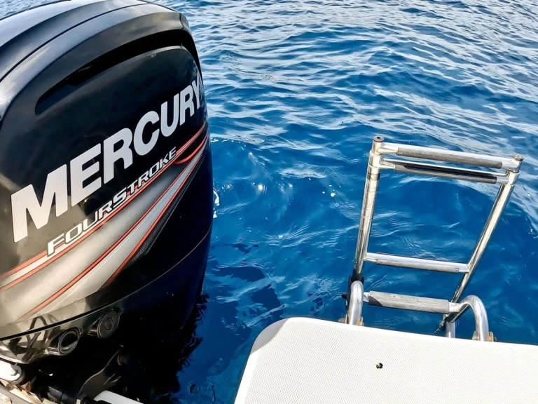 Bareboat Rental Motorboat Quicksilver with a boat licence