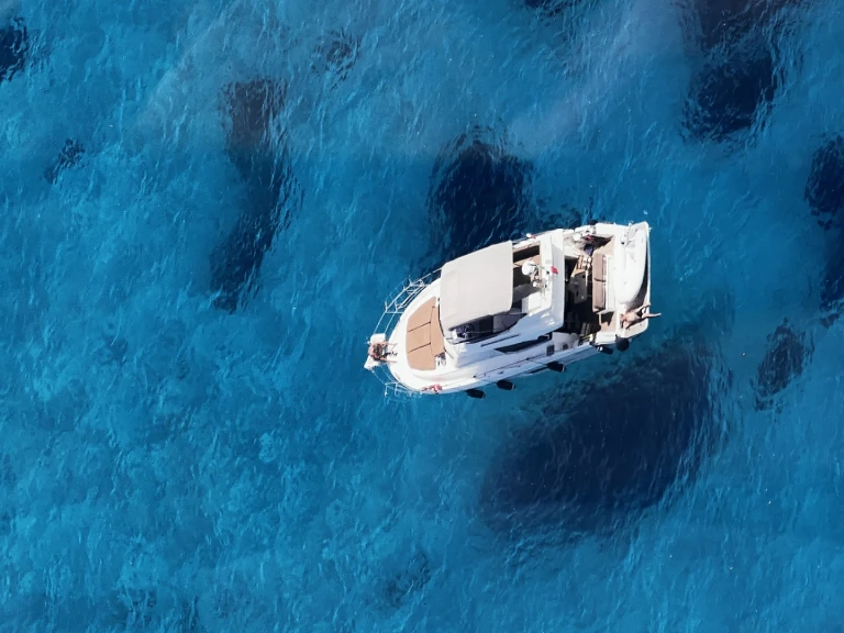 Bavaria Virtess 420 Fly in Antibes on SamBoat