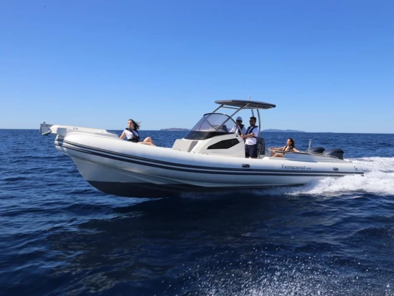 Capelli CAPELLI 1000 TEMPEST CC in Marine de Sant'Ambrogio on SamBoat