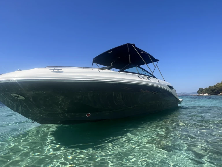 Sea Ray  250 sdx charter bareboat or captained in  Port Fréjus