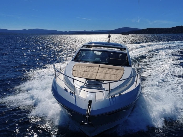 Boat rental Fairline Targa 45 Gran Turismo in Cogolin on Samboat