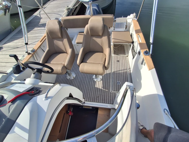 Bareboat Rental Motorboat Jeanneau with a boat licence
