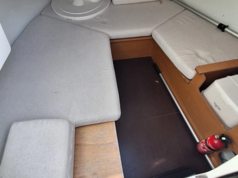 Motorboat for rent Auray at the best price
