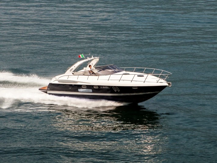 Bareboat Rental Motorboat Airon with a boat licence