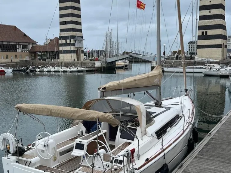Boat rental Fountaine Pajot Dufour 410 in Larmor-Plage on Samboat
