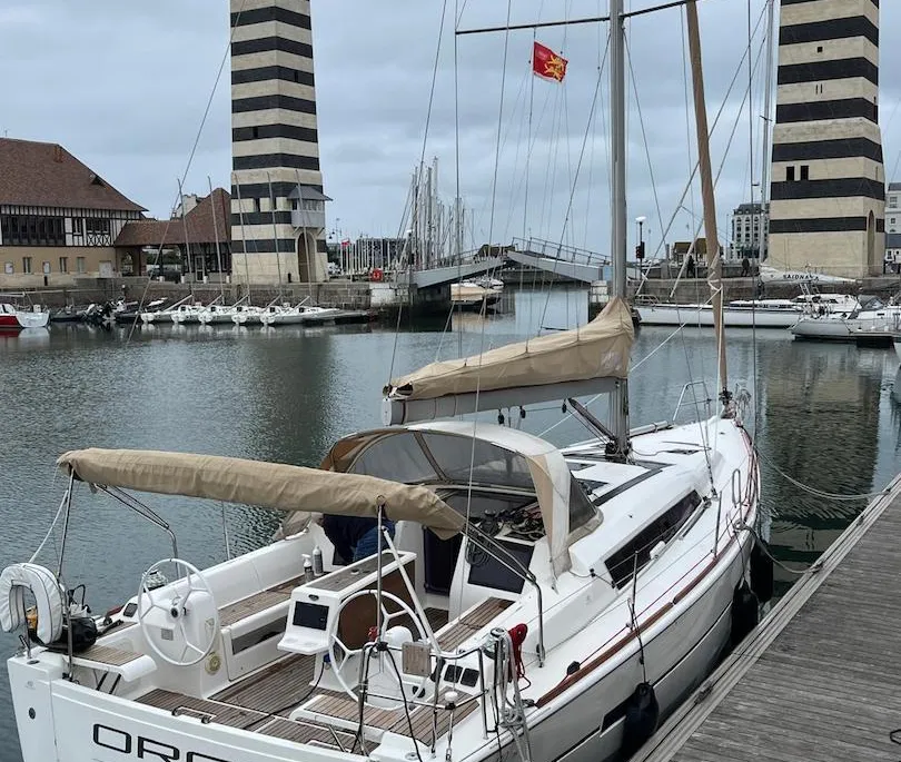 Boat rental Fountaine Pajot Dufour 410 in Larmor-Plage on Samboat